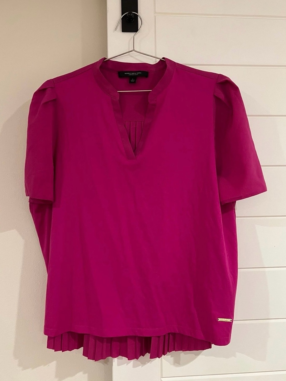 Marc New York Andrew Marc Pink Fuschia Short Sleeve Flowy Blouse Size Large NWOT
